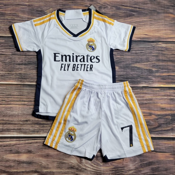 Real Madrid Home kid's soccer uniform - Picture 2 of 2